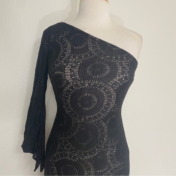 Maggy London Black Lace Crochet Stretch One Shoulder Bell Sleeve Dress Size 8 - Picture 5 of 15